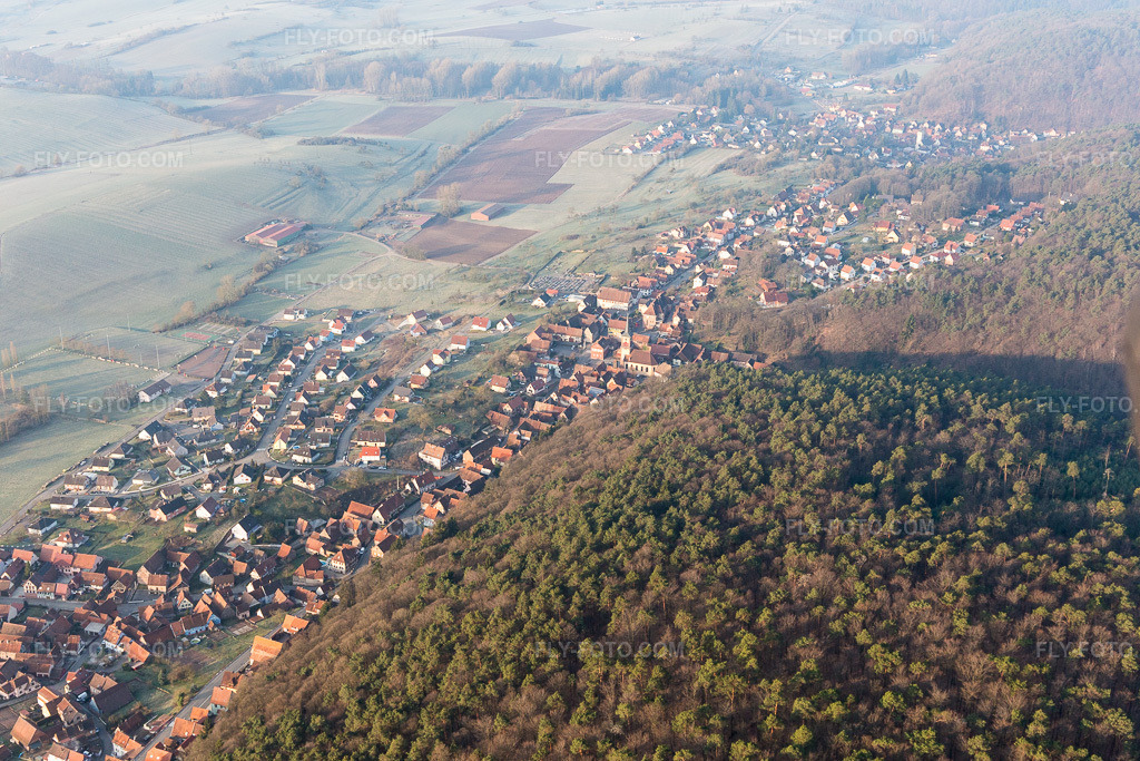 Aerial view: View of the town in Offwiller in the state Bas-Rhin, France.Photo: IMG_105268.jpg taken on 03/25/2018 by Werner Riehm/FLY-FOTO.comResolution of the original: 5472 x 3648 px