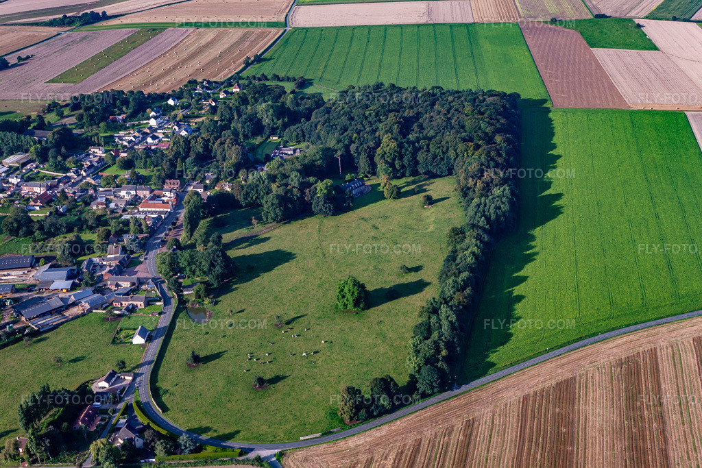 Aerial view: View of the town in Friville-Escarbotin in the state Somme, France.Photo: IMG_71003.jpg taken on 08/24/2014 by Werner Riehm/FLY-FOTO.comResolution of the original: 4752 x 3168 px