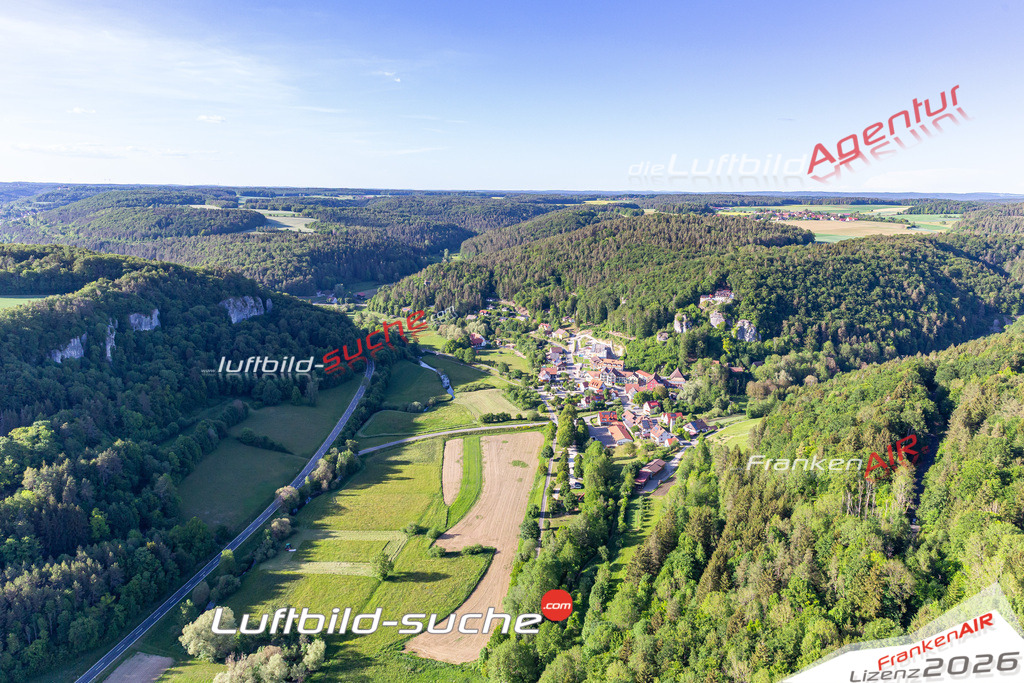 Die Luftbildaufnahme Veilbronn - Heiligenstadt wurde 2020 mittels Flugzeug (keine Drohne) erstellt. Perfekte Schärfe und Druck- Ergebnisse- Garantiert!