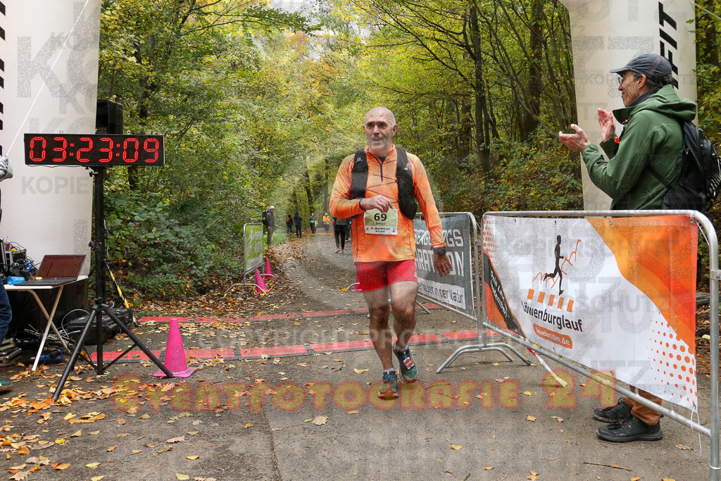 251026_1324_EX1_3387 | Sportfotografie im Rhein-Sieg Kreis, Köln, Bonn, NRW, Rheinland Pfalz, Hessen, etc. Unser Tätigkeitsfeld umfasst den Laufsport vom Volkslauf über den Marathon, Duathlon, Triathon bis zum Ultralauf wie Kölnpfad Ultra oder Schindertrail.