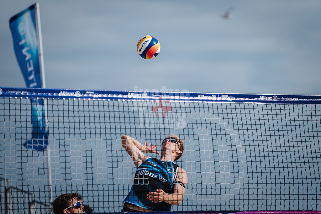 Beachvolleyball | Männer | German Beach Tour 2024 | Tourstop Bremen | 09.06.2024 | Jonas Reinhardt beim Angriff