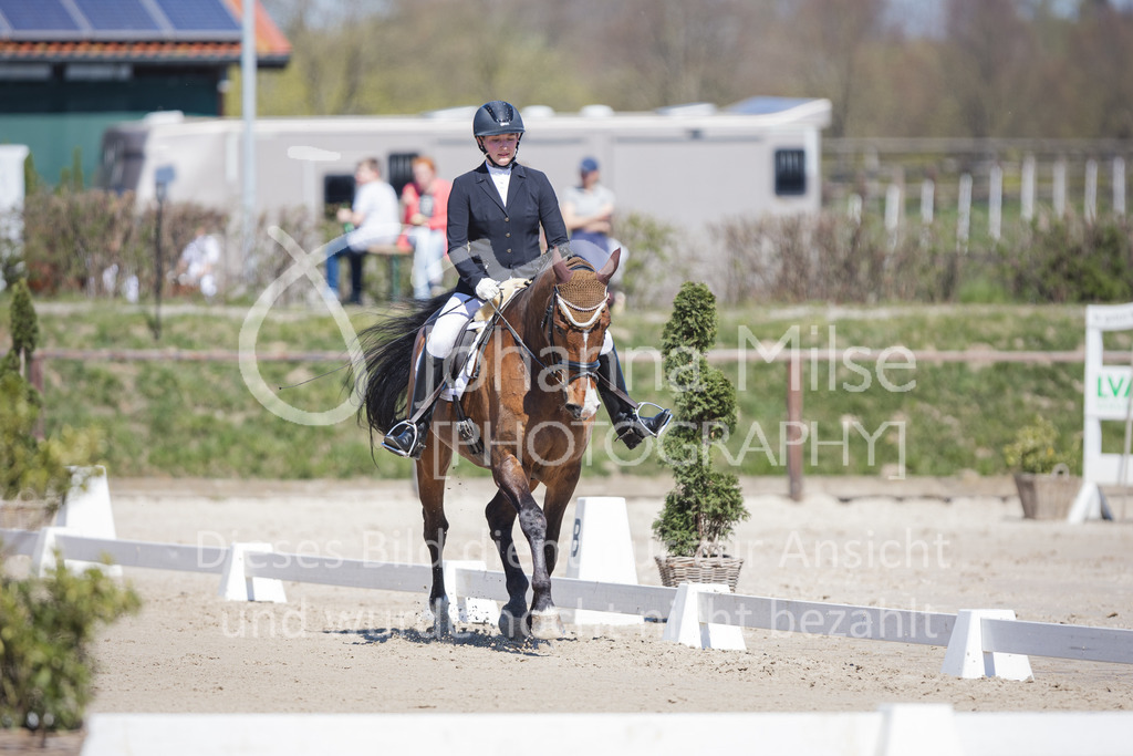 220418_L-Dressur-230 | Frühlingsfest der Pferde
Herford
18.April 2022
Dressurprfg. Kl.L* - Tr. L2ausw. geschlossen