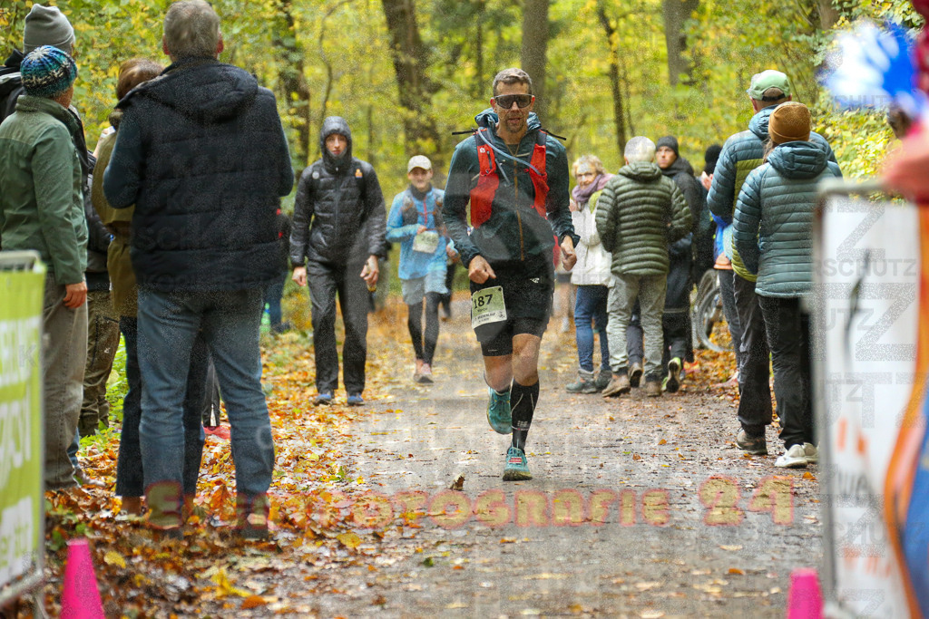 251026_1314_EX1_2929 | Sportfotografie im Rhein-Sieg Kreis, Köln, Bonn, NRW, Rheinland Pfalz, Hessen, etc. Unser Tätigkeitsfeld umfasst den Laufsport vom Volkslauf über den Marathon, Duathlon, Triathon bis zum Ultralauf wie Kölnpfad Ultra oder Schindertrail.