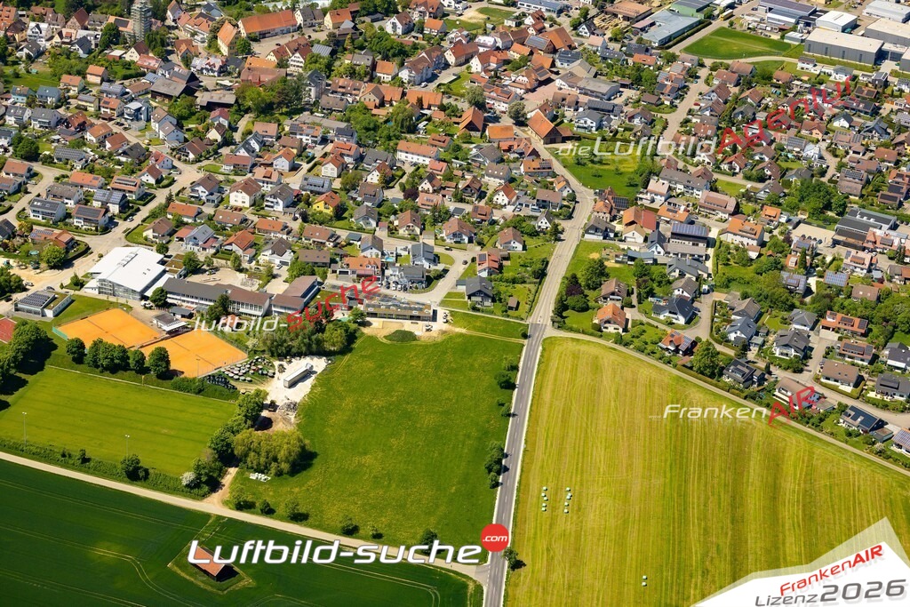 Luftaufnahme der Stadt Schechingen - Die Luftaufnahme wurde 2025 vom UL-Flugzeug heraus erstellt ( keine Drohne ) - Hochauflösende Luftaufnahme - für professionelle Ausdrucke geeignet. Die Geschenkidee !Mit Lizenz und Bildrechte bestellbar