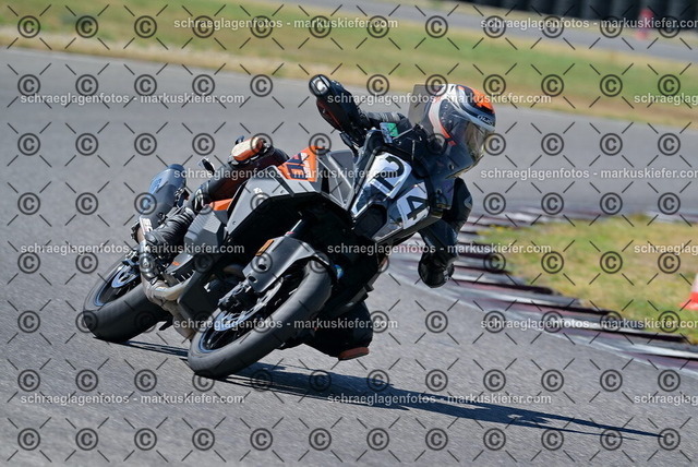 26bt04-1076 | markuskiefer.com - Realisiert mit Pictrs.com