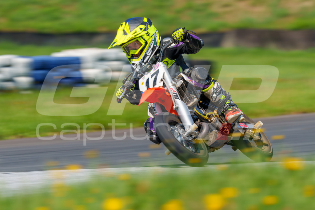 G-Cup + Supermoto Staatsmeisterschaft + Hungarian Supermoto Championship | GRIPcapture steht für authentische Sportfotografie in Österreich – für Momente, die mehr sind als Geschwindigkeit oder Ergebnis. Es geht um Emotion, Spannung, Fokus und den Augenblick, der oft nur einen Wimpernschlag dauert.Ob Motorsport, Teamsport oder 