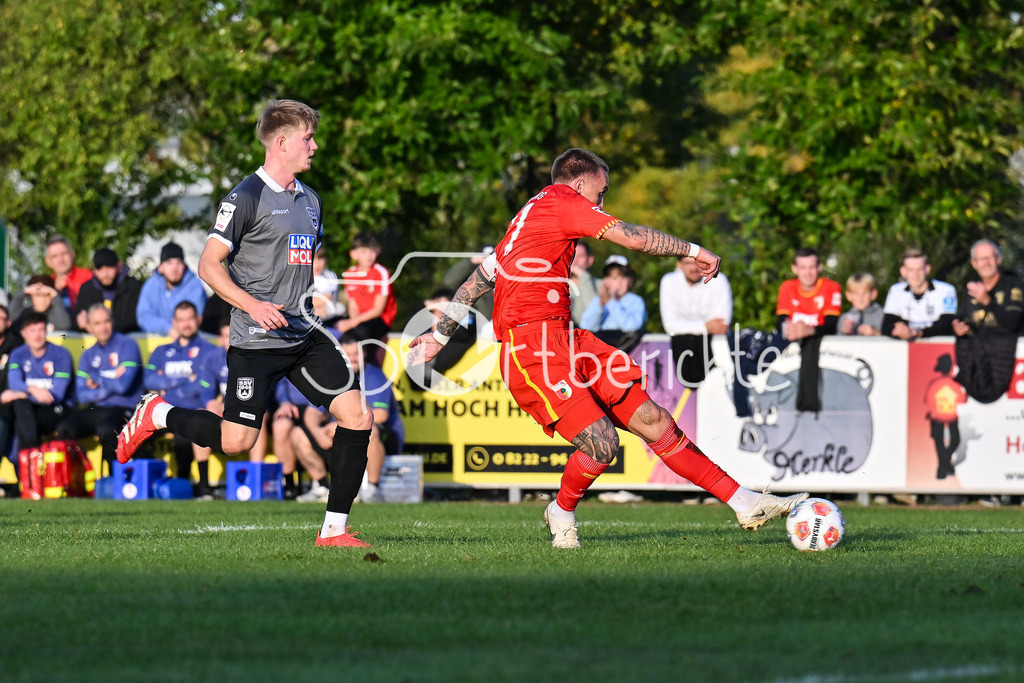 FC Augsburg - SSV Ulm 1846 Fussball | Phillip TIETZ (FC Augsburg 21) ist auf dem Weg zum 1-0 für den FCA / Tor / Torschuetze / Freude / Happy / Testspiel: FC Augsburg - SSV Ulm 1846 Fussball; TSV Burgau Sportzentrum am 08.10.2025