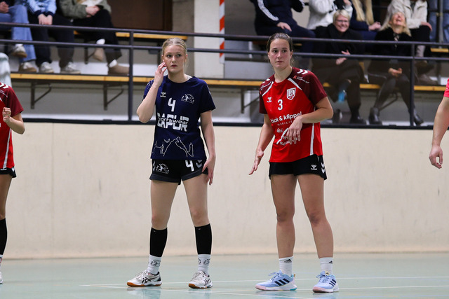Handball I Damen I Saison 2025-2026 I Verbandsliga Süd I HSG Kalkberg 06 - MTV Dänischenhagen I 14.12.2025.195 | v.l. Lorna Meta Schlott (4, HSG Kalkberg 06), Linda Schulz (3, MTV Dänischenhagen) - Realisiert mit Pictrs.com