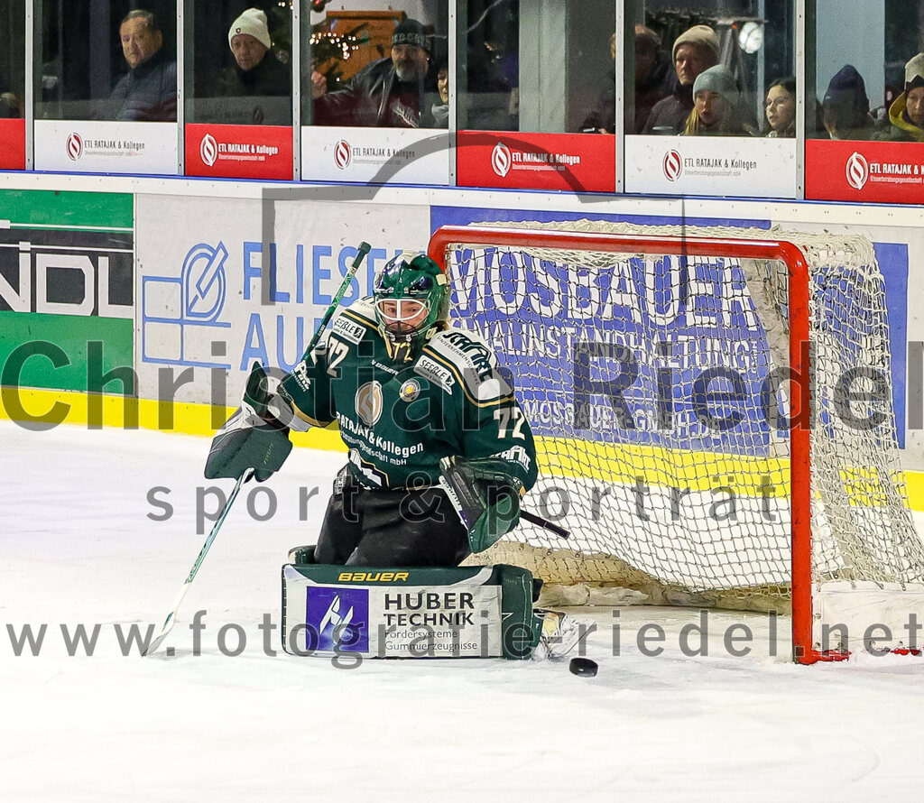 2026-01-02_062_TSV_Erding_gegen_Hoechstadt_Alligators | Erding, Deutschland, 02.01.2026:Eishockey, Oberliga Süd 2025 / 2026, 33. Spieltag, TSV Erding gegen Höchstadt Alligators, Endergebnis: 2:1Torwart David Zabolotny (Erding Gladiators, #72)Foto: Christian Riedel / fotografie-riedel.net