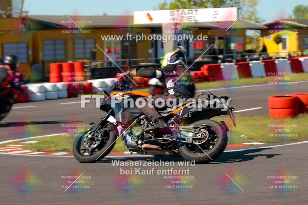 Moto-TeamOBK-21673 | Hier findet Ihr Bilder von Touristenfahrten auf der Nürburgring Nordschleife oder von anderen Veranstaltungen die ich besucht habe. Viel Spass beim Durch Schauen 