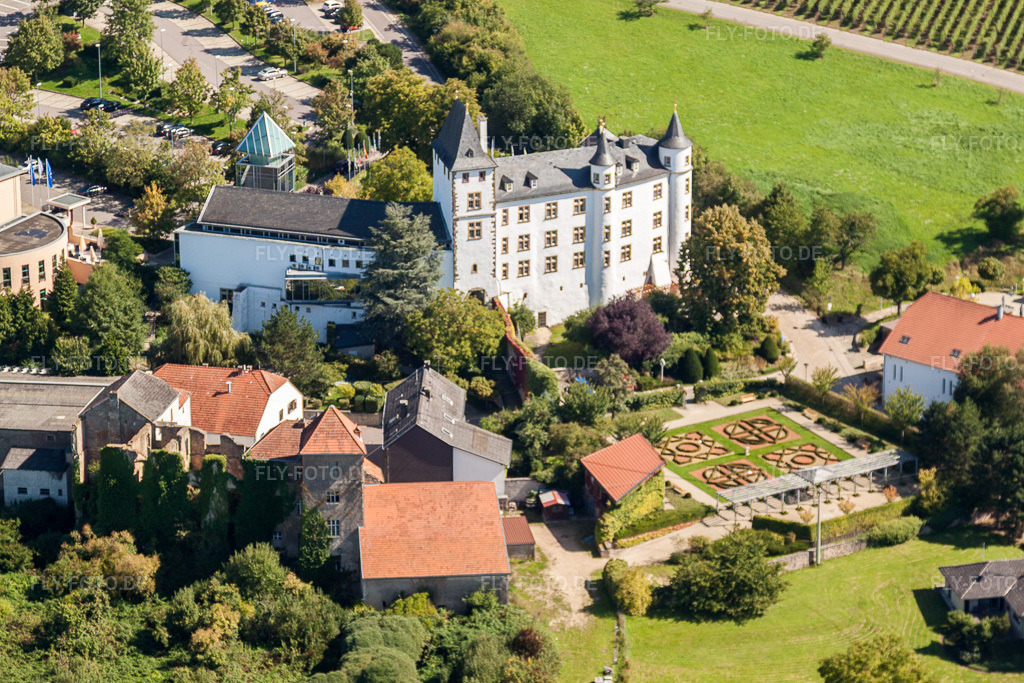 Luftbild: Perl-Nennig, Victor's Residenz-Hotel Schloss Berg im Ortsteil Nennig in Perl im Bundesland Saarland in Deutschland. Foto: IMG_33713.jpg vom 11.09.2010 durch Werner Riehm/FLY-FOTO.de