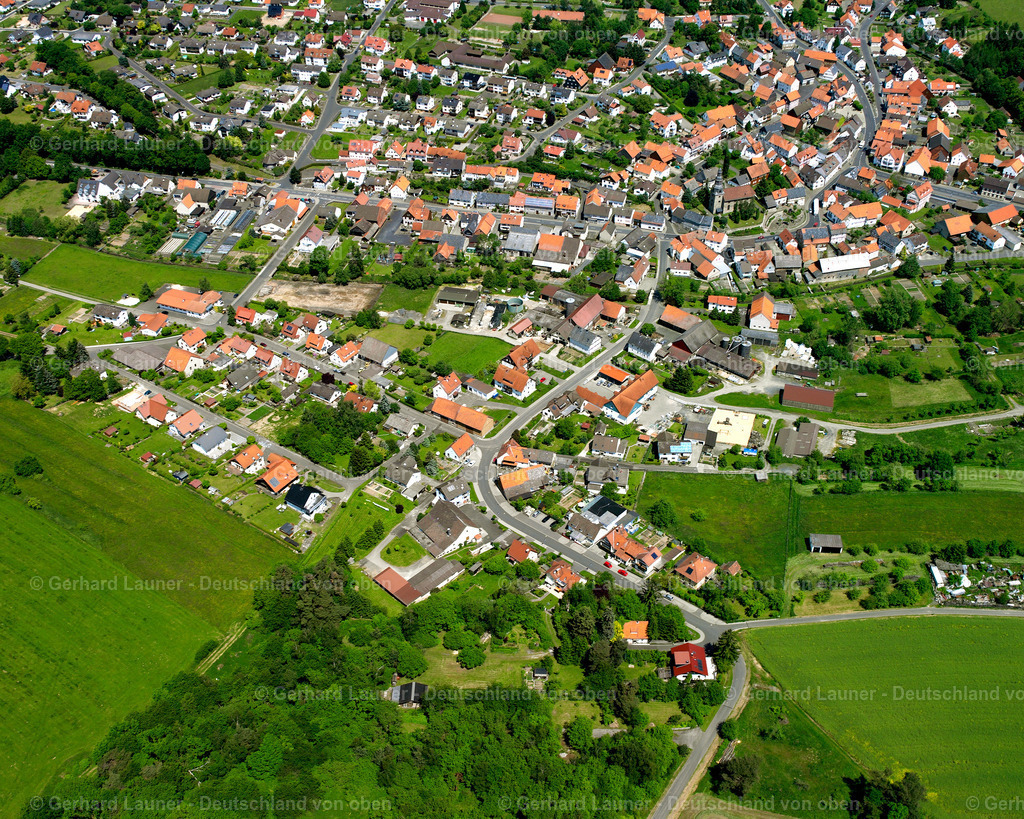 2614126 | KIRTORF 09.06.2006 Ortsansicht der Straßen und Häuser der Wohngebiete in Kirtorf im Bundesland Hessen, Deutschland // Town View of the streets and houses of the residential areas in Kirtorf in the state Hesse, Germany Foto: Gerhard Launer