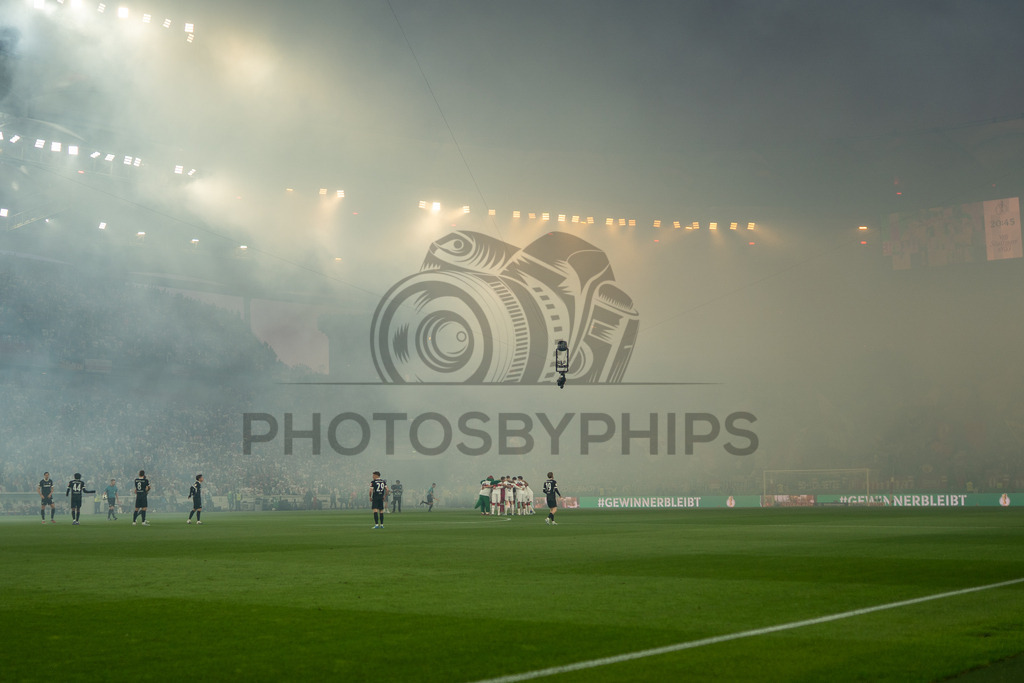 VfB Stuttgart vs. SC Freiburg, Fussball, DFB-Pokal, Halbfinale, 23.04.2026 | MHP-Arena bedeckt von Rauch,VfB Stuttgart vs. SC Freiburg, Fussball, DFB-Pokal, Halbfinale, 23.04.2026DFB regulations prohibit any use of photographs as image sequences and/or quasi-video