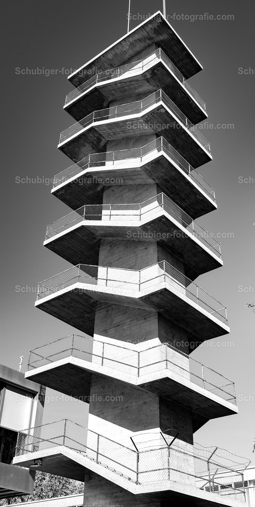 Feuerwehrturm | Feuerwehrturm in schwarz/weiss - Realisiert mit Pictrs.com