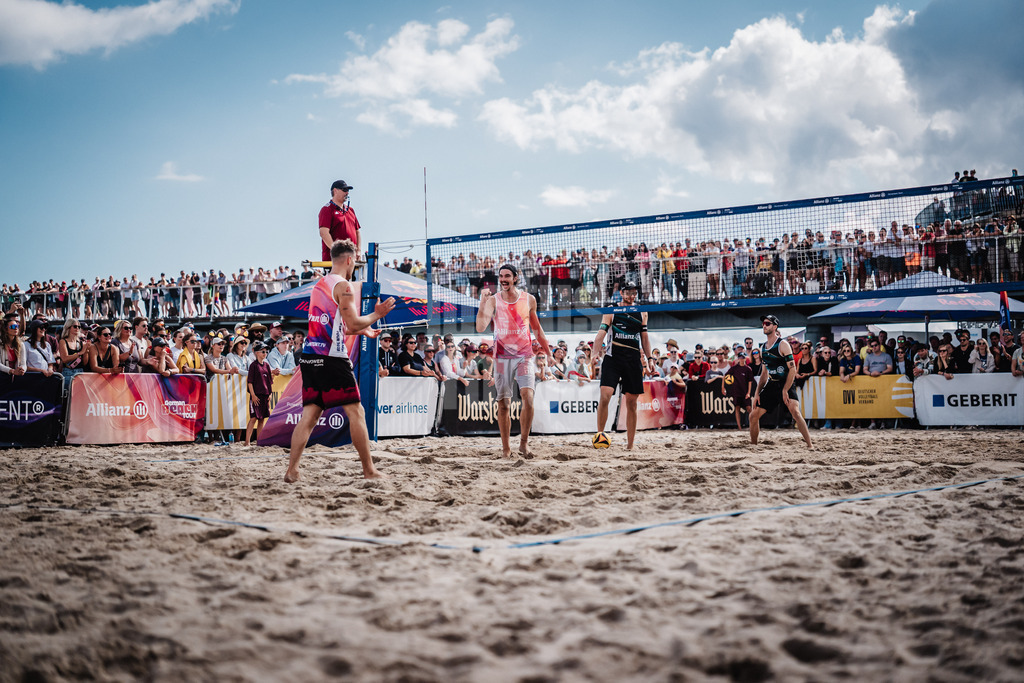 Beachvolleyball | Männer | Deutsche Meisterschaften 2025 Timmendorfer Strand | 06.09.2025 | v.l. Eric Stadie-Seeber und Jannik Kühlborn jubeln