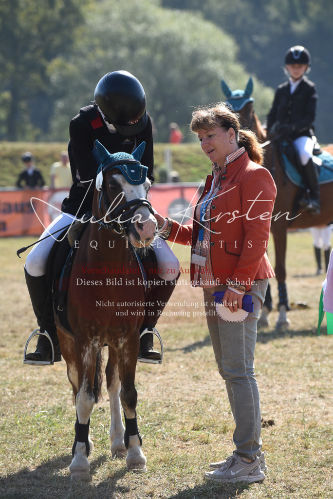 DSC_6167 | Pferde- und Turnierfotografie in Westsachsen. Pferdeportraits, Auftragszeichnungen und intuitive Kunst.