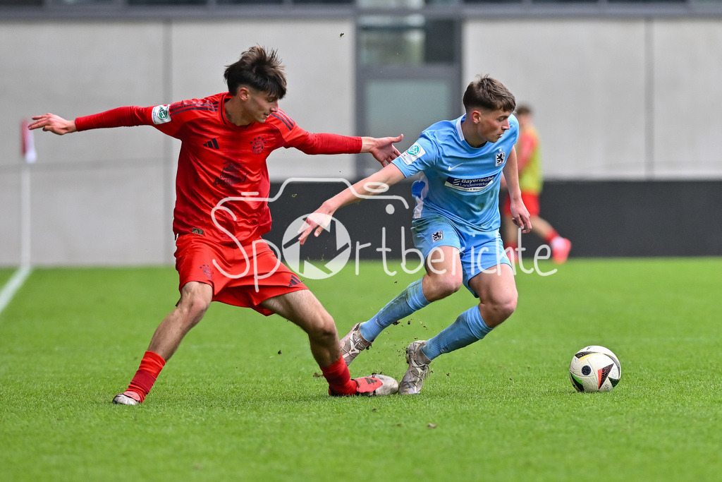 FC Bayern München U19 - TSV 1860 München U19 | Im Duell Roko MIJATOVIC (FCB #6) und Finn FUCHS (TSV 1860 Muenchen U19 #3) / Zweikampf / U19 DFB Nachwuchsliga: FC Bayern Muenchen U19 - TSV 1860 Muenchen U19, FC Bayern Campus am 02.11.2024