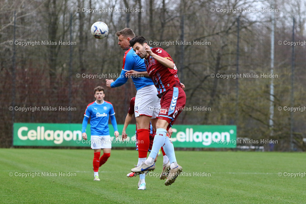NH_HolsteinKielU23_SCWeicheFlensburg08_RegionalligaNord_04022024 | #19 Laurynas Kulikas (Holstein Kiel U23), #33 Torben Rehfeldt (SC Weiche Flensburg 08)

Regionalliga Nord I 20. Spieltag I 04.02.2024