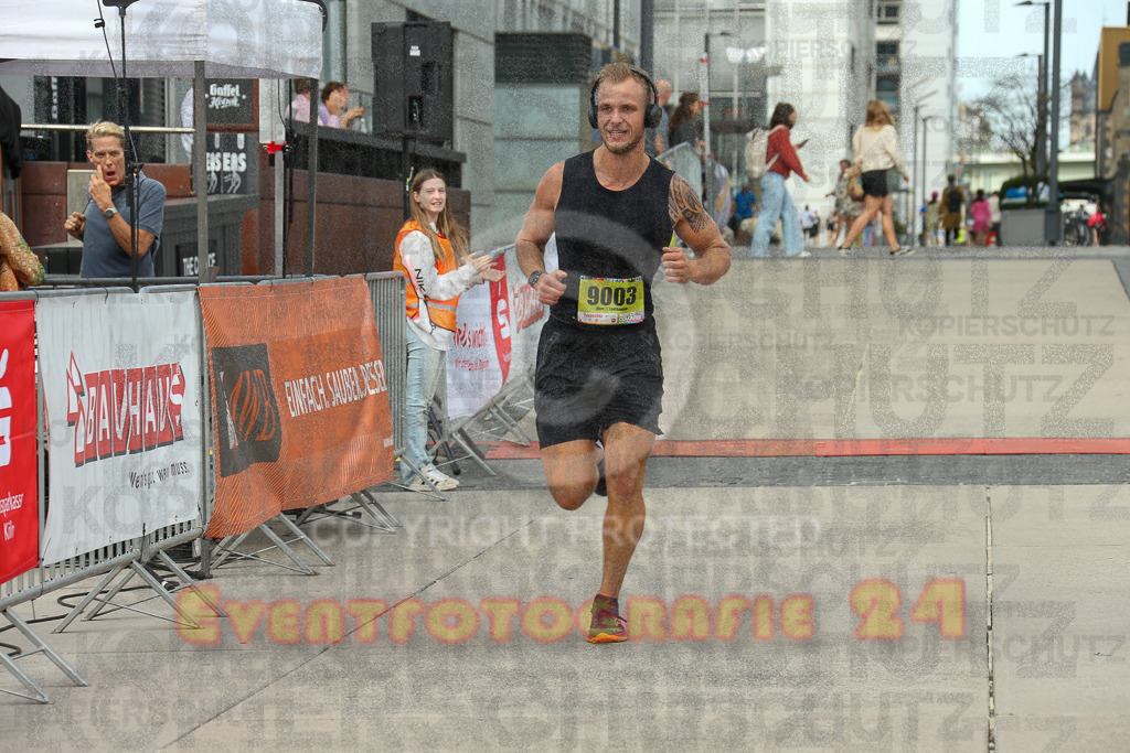 250920_1318_EX1_3991 | Sportfotografie im Rhein-Sieg Kreis, Köln, Bonn, NRW, Rheinland Pfalz, Hessen, etc. Unser Tätigkeitsfeld umfasst den Laufsport vom Volkslauf über den Marathon, Duathlon, Triathon bis zum Ultralauf wie Kölnpfad Ultra oder Schindertrail.
