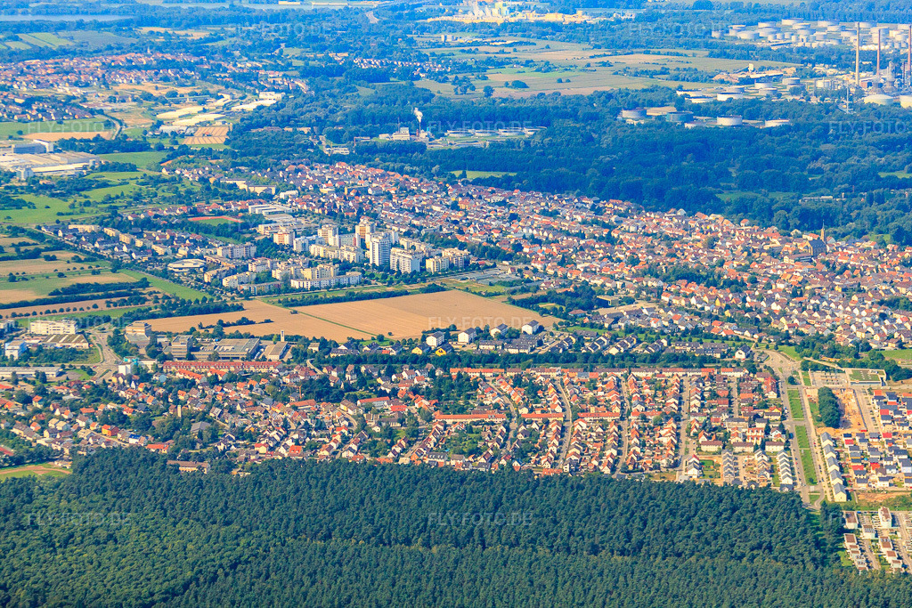 Luftbild: Stadtansicht von Osten im Ortsteil Neureut in Karlsruhe im Bundesland Baden-Württemberg in Deutschland. Foto: IMG_33457.jpg vom 05.09.2010 durch Werner Riehm/FLY-FOTO.de