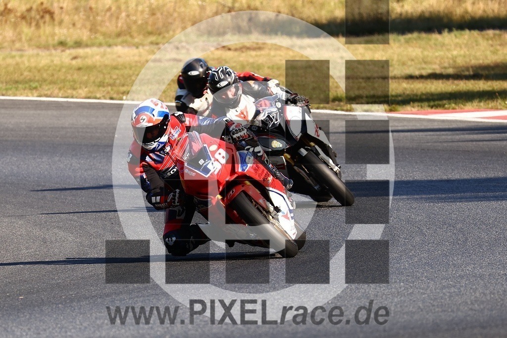 0137-20240904_02840 | Schöne Erinnerungen an spannende Momente - das festzuhalten ist unser Job. PIXELrace.de ist seit 2003 auf den Rennstrecken Europas unterwegs um die Action draußen beim Fahren und die wunderbare Stimmung imm Fahrerlager für euch einzufangen.