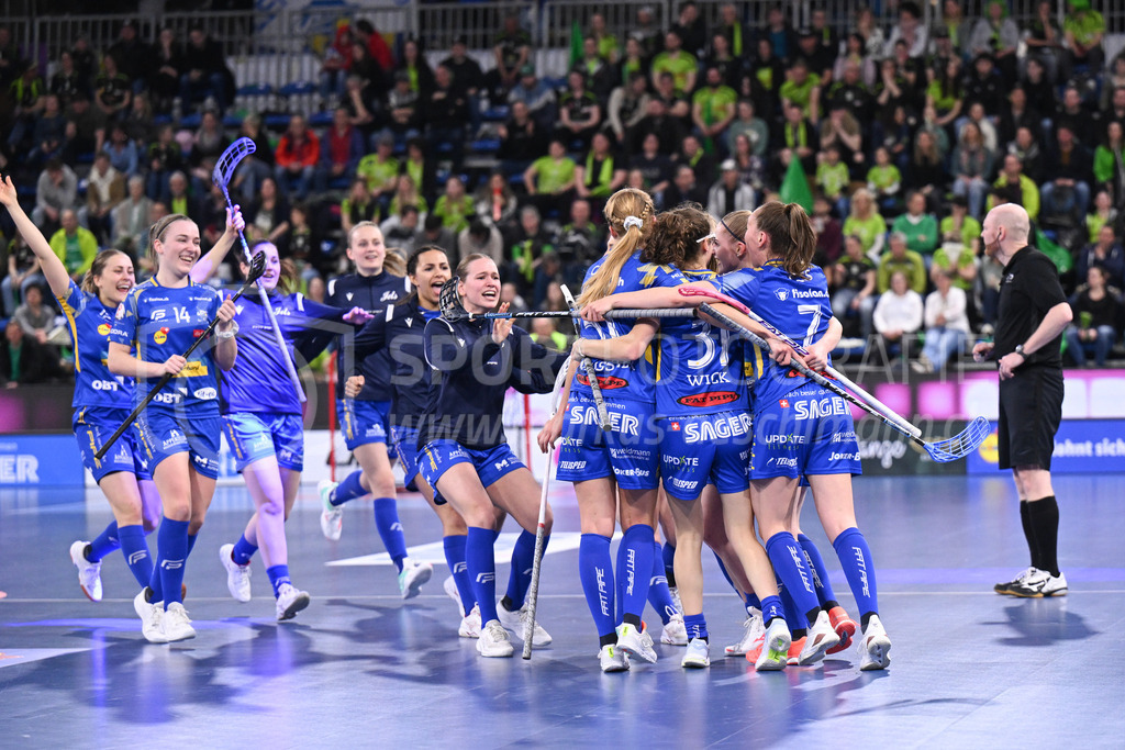 Kloten-Dietlikon Jets vs Skorpion Emmental Zollbrück - 15. April 2023 | Kloten-Dietlikon Jets vs Skorpion Emmental Zollbrück
Stimo Arena, Kloten
Leonie Wieland (#2 Kloten-Dietlikon Jets) erzielt das 4:1.
Bild: Sportfotografie Markus Aeschimann | www.markus-aeschimann.ch - Realisiert mit Pictrs.com