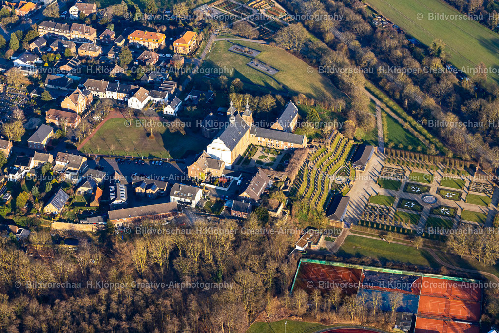 Luftbilder Kamp-Lintfort-7549 | Luftbild Gebäudekomplex des Klosters in Kamp-Lintfort - Realisiert mit Pictrs.com