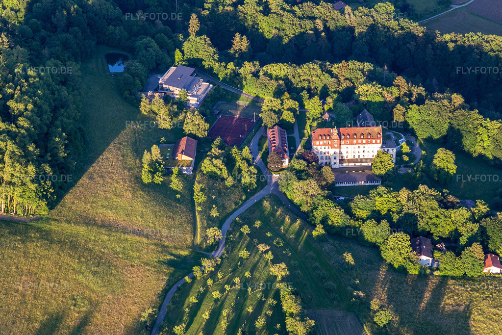 Luftbild: Salem International College - Schloss Spetzgart in Überlingen im Bundesland Baden-Württemberg in Deutschland. Foto: IMG_132100.jpg vom 26.05.2022 durch Werner Riehm/FLY-FOTO.deSchule Schloss Salem | Plus est en vous!