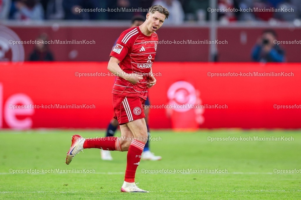 F9510042601097 | 10.04.2026, Fußball, Fortuna Düsseldorf - Holstein Kiel, 2. Fußball Bundesliga, Herren, Merkur Spiel-Arena, 29. Spieltag, Saison 2025 2026: Torjubel nach dem Tor zum 1:1 durch Torschütze Cedric Itten&nbsp;(Fortuna Düsseldorf #13)  zusammen mit   DFB regulations prohibit any use of photographs as image sequences and or quasi-video.