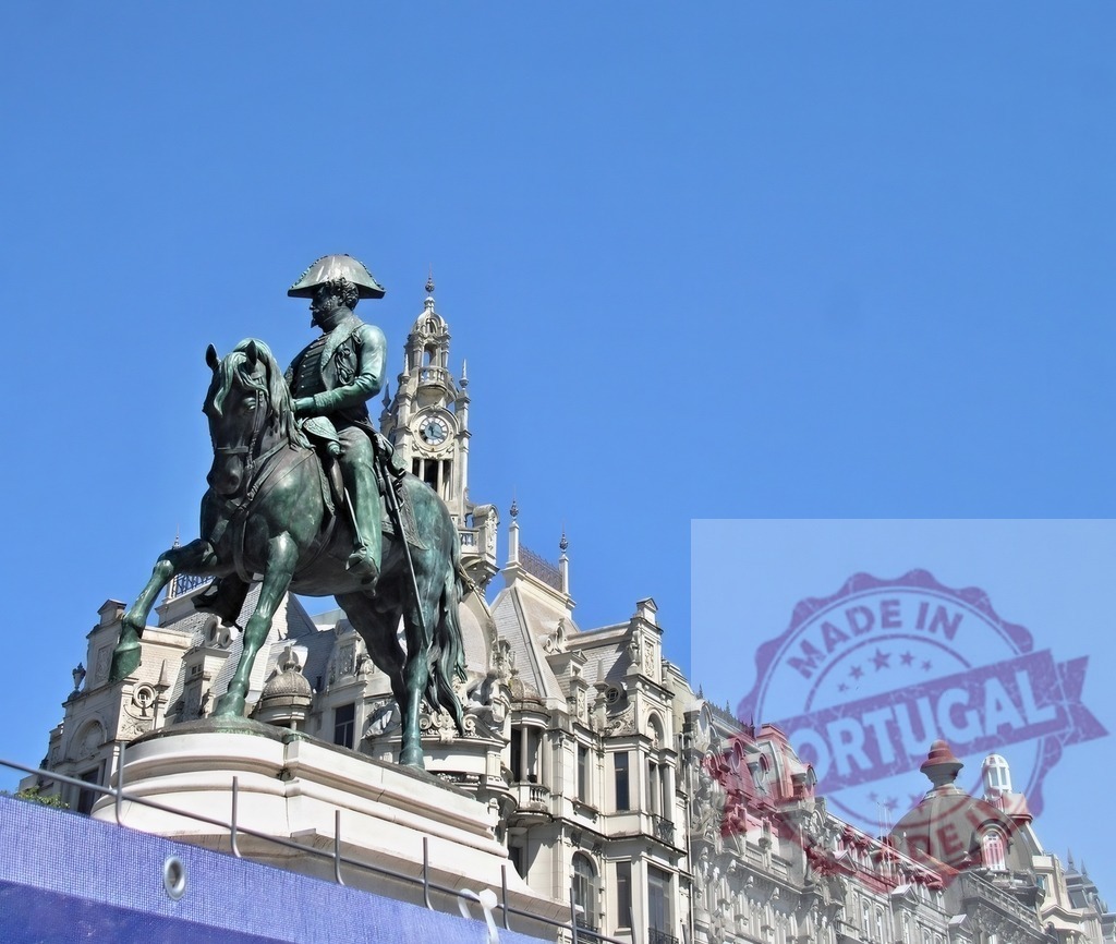 Peter IV of Portugal equestrian statue in Porto | Peter IV of Portugal equestrian statue against a clear blue sky in Porto - Realisiert mit Pictrs.com