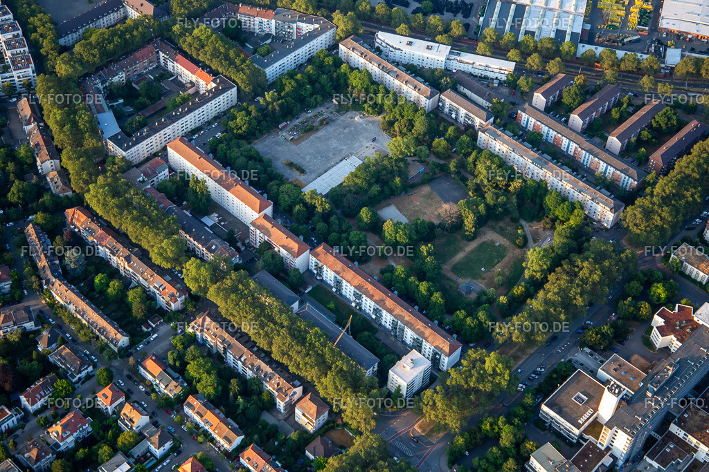 Pfalzplatz (ehemaliger Tiefbunker) | Luftbild: Pfalzplatz (ehemaliger Tiefbunker) im Ortsteil Lindenhof in Mannheim im Bundesland Baden-Württemberg in Deutschland. Foto: IMG_137203.jpg vom 24.06.2023 durch ©2025 Werner Riehm fly-foto.de/copyright - Realisiert mit Pictrs.com