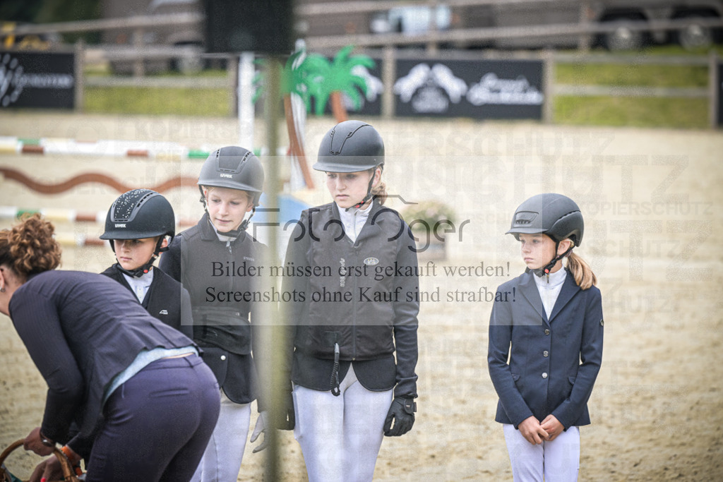 DOS_0128 | Entdecke hochwertige Reitturnierfotos von Foto Oger. Professionell, emotional und authentisch – jetzt Lieblingsmomente im Shop bestellen.Deutschlandweite Turnierfotografie. - Realisiert mit Pictrs.com