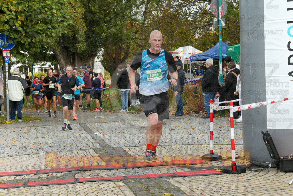 241020_1105_EX1_0969 | Sportfotografie im Rhein-Sieg Kreis, Köln, Bonn, NRW, Rheinland Pfalz, Hessen, etc. Unser Tätigkeitsfeld umfasst den Laufsport vom Volkslauf über den Marathon, Duathlon, Triathon bis zum Ultralauf wie Kölnpfad Ultra oder Schindertrail.