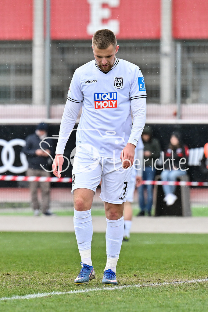 FC Ingolstadt - SSV Ulm 1846 Fussball  | INGOLSTADT, GERMANY - 25. MAERZ: im Bild Niko VUKANCIC (SSV Ulm 3) mit hängendem Kopf während dem Testspiel zwischen dem FC Ingolstadt und dem SSV Ulm 1846 Fussball auf Platz 4 am Audi Sportpark