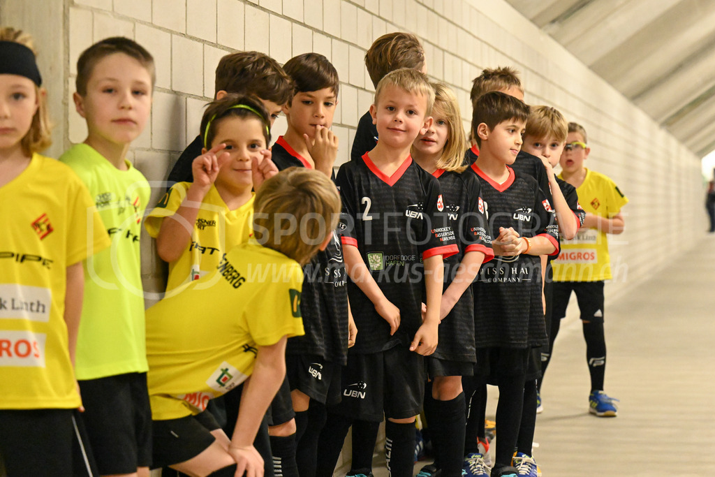 HC Rychenberg vs Floorball Köniz - 18. Dezember 2022 | HC Rychenberg vs Floorball Köniz
AXA Arena, Winterthur
Einlaufkids.
Bild: Sportfotografie Markus Aeschimann | www.markus-aeschimann.ch - Realisiert mit Pictrs.com