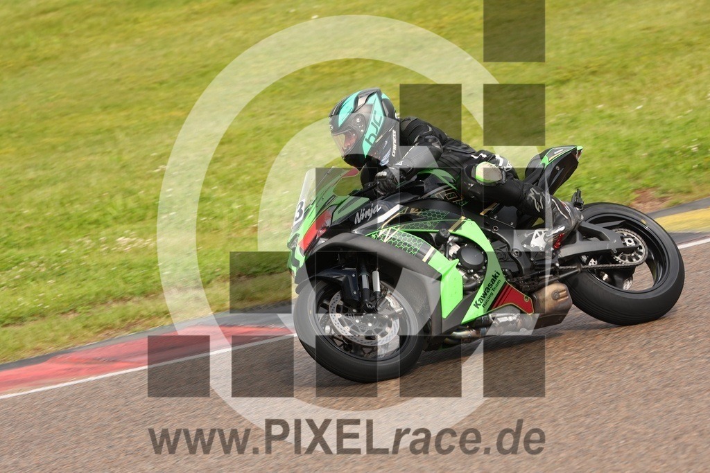 0073-20250526_00304 | Schöne Erinnerungen an spannende Momente - das festzuhalten ist unser Job. PIXELrace.de ist seit 2003 auf den Rennstrecken Europas unterwegs um die Action draußen beim Fahren und die wunderbare Stimmung imm Fahrerlager für euch einzufangen.