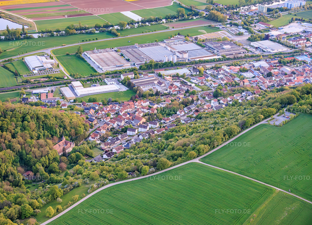Luftbild: Industriegebiet Ob. Altach mit allmilmö Küchen GmbH & Co. KG in Zeil am Main im Bundesland Bayern in Deutschland. – Foto: IMG_155990.jpg vom 02.05.2026 durch Werner Riehm/FLY-FOTO.de – Auflösung des Originals: 5551 x 4000 px – allmilmö the top-end kitchen