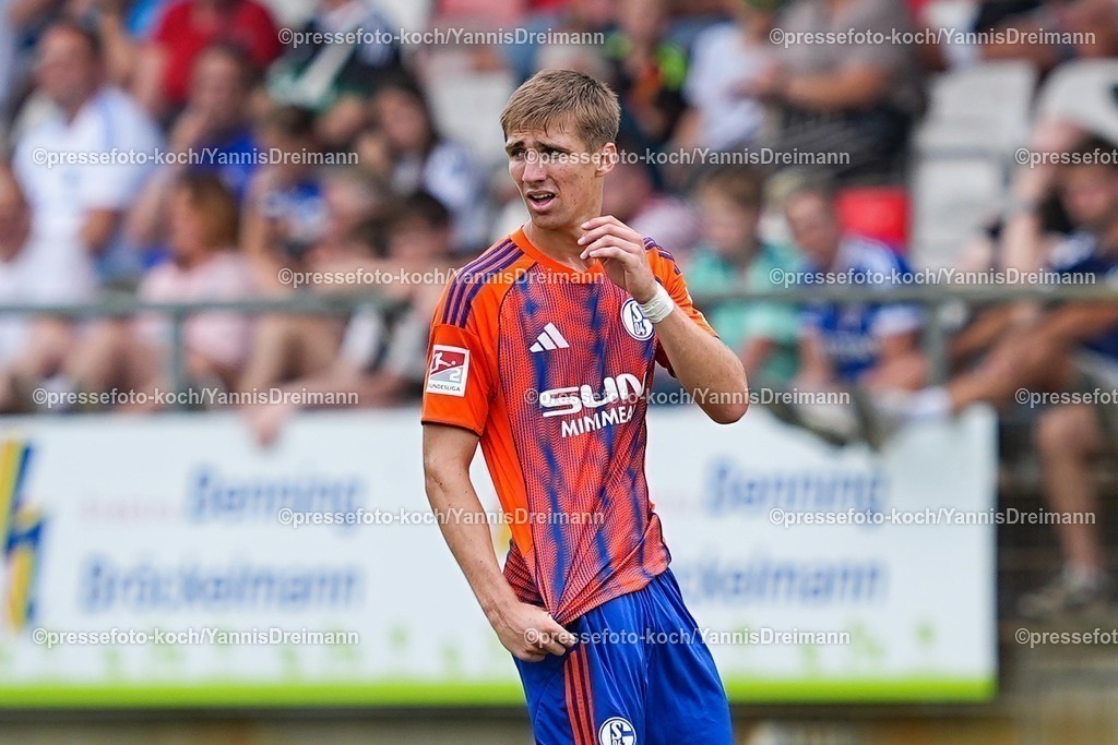 xYDR20072501107 | 20.07.2025, xydrx, Fußball, Rot Weiss Ahlen - FC Schalke 04, Testspiel, Wersestadion: Felipe Sanchez (FC Schalke 04 #2)