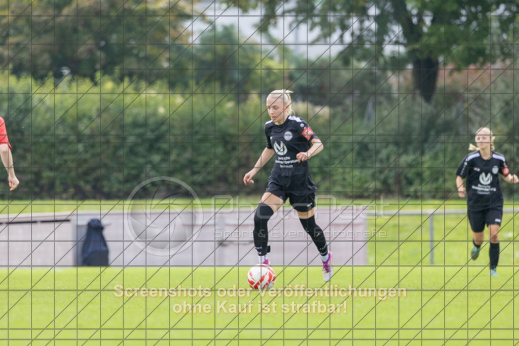 20250928_134843_0319 | #,1.FC Donzdorf (schwarz) vs. TV Derendingen (rot), Fussball, Frauen-Verbandsliga Württemberg, 03. Spieltag, Saison 2025/2026, Rasenplatz Lautertal Stadion, Süßener Straße 16, 73072 Donzdorf, 28.09.2025 - 13:00 Uhr,Foto: PhotoPeet-Sportfotografie/Peter Harich