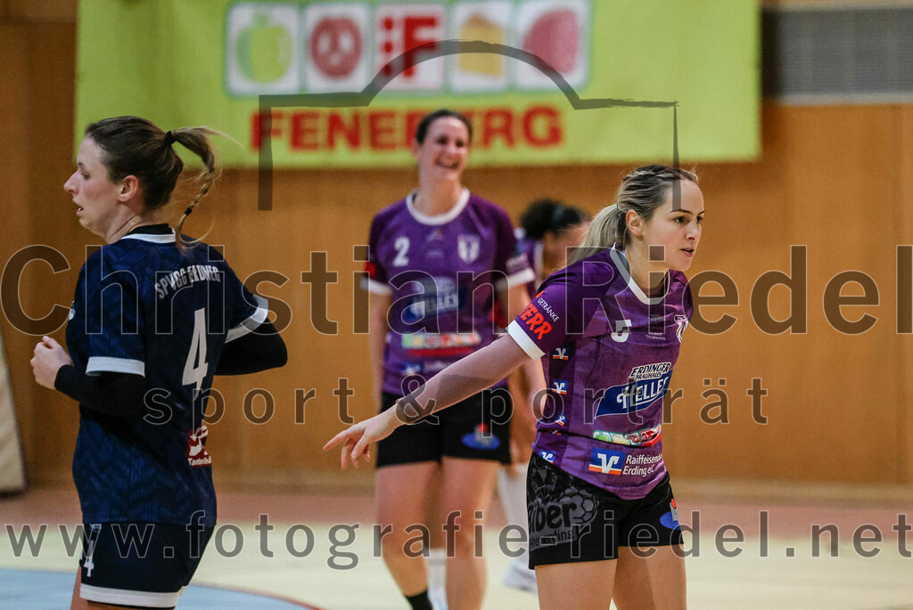 2024-02-03_047_SpVgg_Altenerding_gegen_SpVgg_Erdweg | Erding, Deutschland, 03.02.2024:
Handball, Bezirksoberliga Frauen Altbayern 2023 / 2024, 13. Spieltag, SpVgg Altenerding gegen SpVgg Erdweg, Endergebnis: 25:21

Anna-Katharina Luca (SpVgg Erdweg, #4), Lena Prem (SpVgg Altenerding, #5)

Foto: Christian Riedel / fotografie-riedel.net