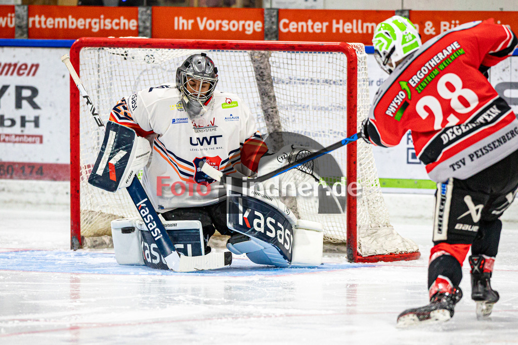 TSV Peißenberg Miners vs ESC Kempten SHARKS | Eishockey Bayernliga Vorbereitung 2024/2025, TSV Peißenberg Miners vs ESC Kempten SHARKS, 20241004,Tor Denis DEGENSTEIN (Miners 28),2024-10-04 in Peißenberg (Eisstadion)Denis DEGENSTEIN (Miners 28), Danny SCHUBERT (SHARKS Goalie 29)Copyright: WolfgangxLindner