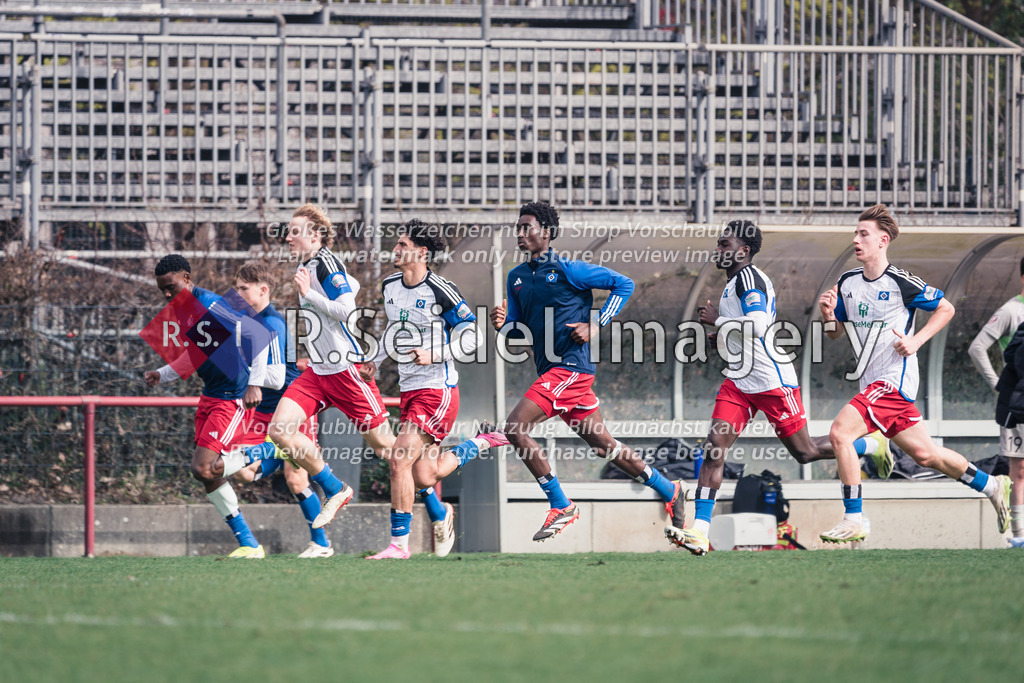 RS-1-036093 | HSV Spieler laufen nach dem Spiel noch Sprints. 
Von hinten nach vorne im Bild: Niklas Tepe (#6), Ayukayoh Mengot Mengot (#8), Lukas Leonard Bornschein (#5), Omar Abdel Megeed (#22), Emmanuel Elorm Ntsiakoh (#4), Emmanuel Owusu Bediako Appiah (#17), Theo Harz (#7)