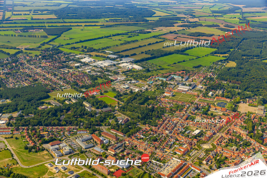 Techentin Ludwigslust Bild- Das Luftbild wurde 2025 vom UL-Flugzeug heraus erstellt ( keine Drohne bzw. Drohnenaufnahme ) - Hochauflösende Luftaufnahme -Nicht vergleichbar mit Google Maps oder Satelittenbilder- Die Geschenkidee !Mit Lizenz und Bildrechte bestellbar - CC