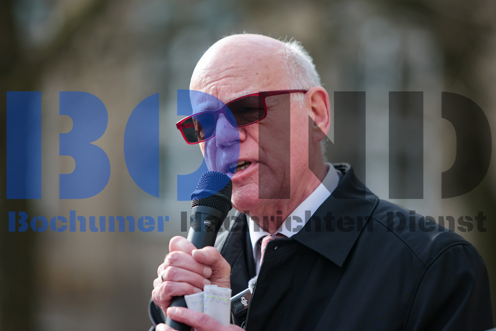 Brandmauer 2024 vor dem Rathaus der Stadt Bochum {date} -  | {headline}



(Foto: Sebastian Sendlak / BOND)

 - Realisiert mit Pictrs.com