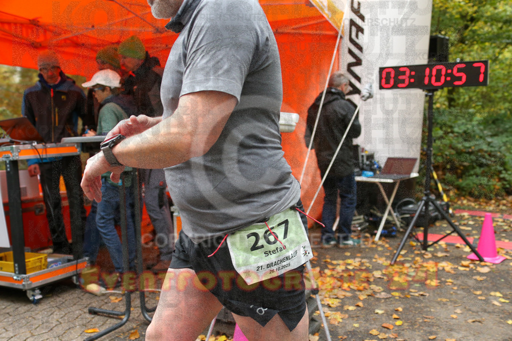 251026_1312_EX1_2847 | Sportfotografie im Rhein-Sieg Kreis, Köln, Bonn, NRW, Rheinland Pfalz, Hessen, etc. Unser Tätigkeitsfeld umfasst den Laufsport vom Volkslauf über den Marathon, Duathlon, Triathon bis zum Ultralauf wie Kölnpfad Ultra oder Schindertrail.
