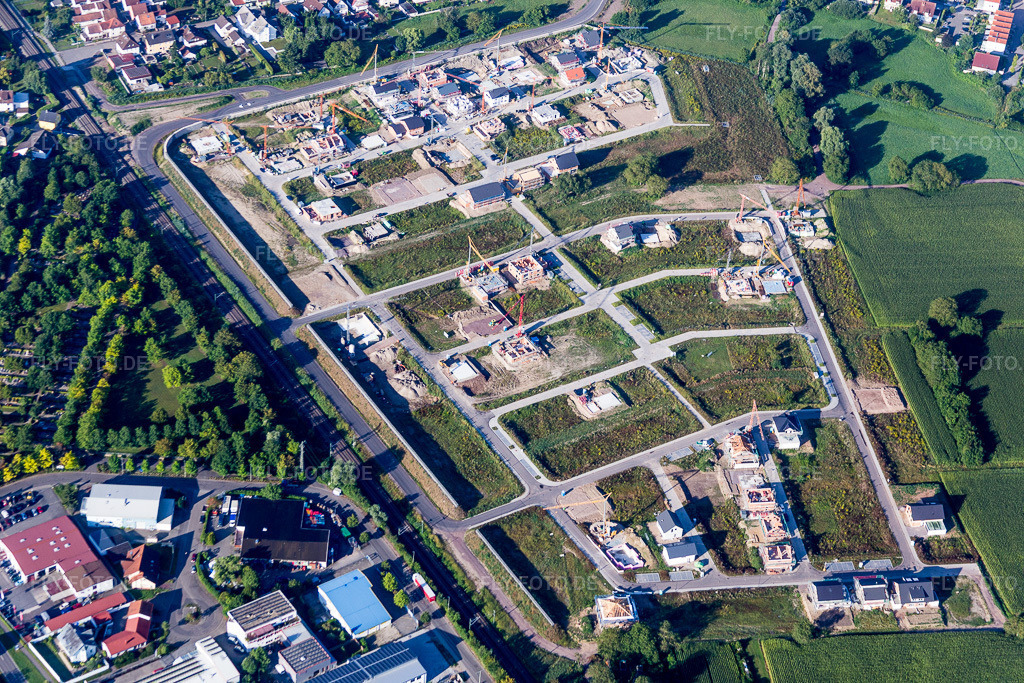 Luftbild: Baustellen zum Neubau- Wohngebiet einer Einfamilienhaus- Siedlung In den Niederwiesen in Wörth am Rhein im Bundesland Rheinland-Pfalz in Deutschland. Foto: IMG_092849.jpg vom 13.08.2016 durch Werner Riehm/FLY-FOTO.de
