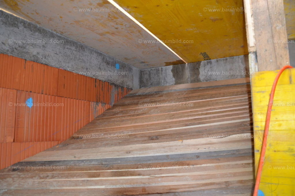 bib-lg04-betonarbeiten-0686 | Nach LV-Leistungsgruppen sortierte Detailfotos über den Bau eines Hauses. Alle Hausbau-Bilder direkt vom Urheber und Autor der Website Haus-Selber-Bauen.com