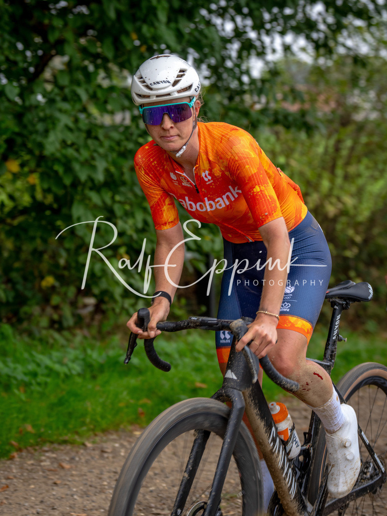 Ralf Eppink Photography 20251011_DSC01764 | Sportfotografie, Eventfotografie, Porträtfotografie, Radsport Fotograf, Triathlon Fotograf, Düsseldorf Fotograf, Köln Fotograf, Actionfotografie, Teamfotografie, Peoplefotografie, Business Portraits, Veranstaltungsfotografie, Reportagefotografie - Realisiert mit Pictrs.com