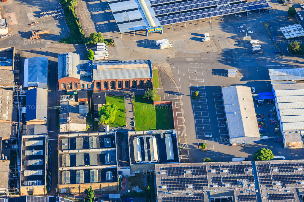 Luftbild: alte Schildkrötfabrik von Südosten im Ortsteil Neckarau in Mannheim im Bundesland Baden-Württemberg in Deutschland. – Foto: IMG_157449.jpg vom 18.06.2026 durch Werner Riehm/FLY-FOTO.de – Auflösung des Originals: 5301 x 3534 px – AlteSchildkrötfabrik