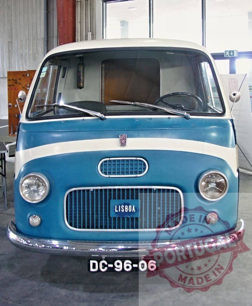 Restored Fiat 600 Multipla parked showing front with Lisbon license plate | Classic Fiat 600 Multipla minivan parked indoors, showcasing its restored condition and vintage Lisbon license plate - Realisiert mit Pictrs.com